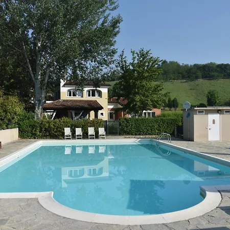 Casa Di Giulia: Rustic Charm With Pool And Park Views Apartment